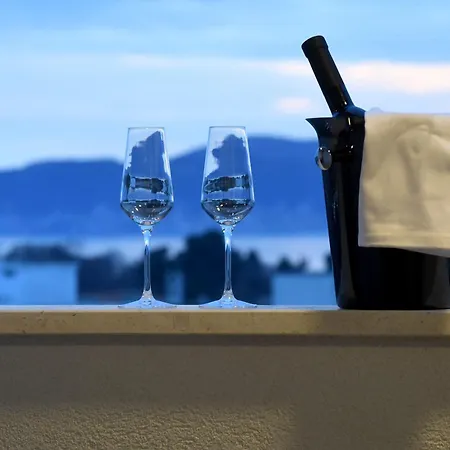 K&p - Luxurious Retreat - Brand New !!