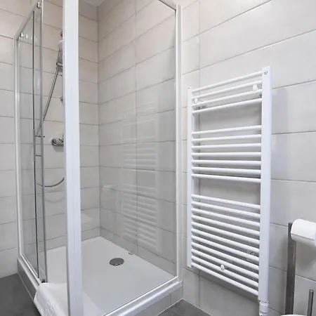 Apartment K&p - Luxurious Retreat - Brand New !! *