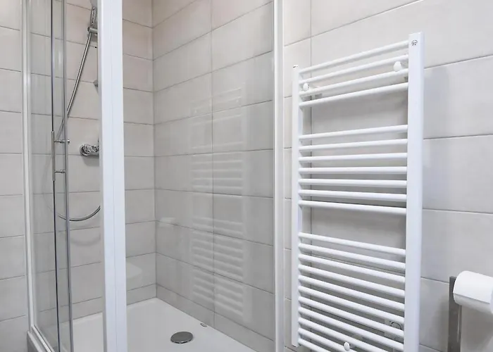 Lägenhet K&p - Luxurious Retreat - Brand New !! *