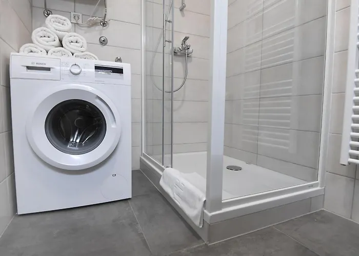 K&p - Luxurious Retreat - Brand New !!